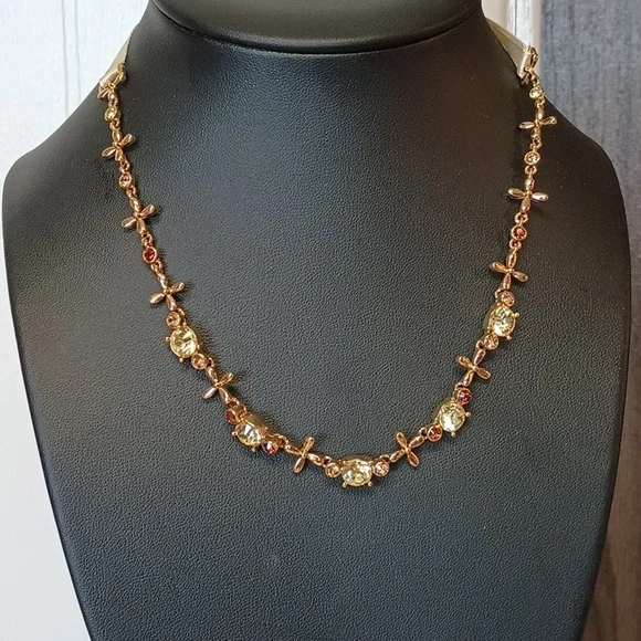 Gold toned vintage necklace with stones - Picture 1 of 5